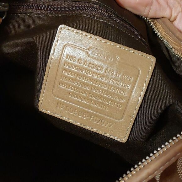 Coach Logo Signature Hamptons Hobo Bag F07077 - Picture 11 of 13